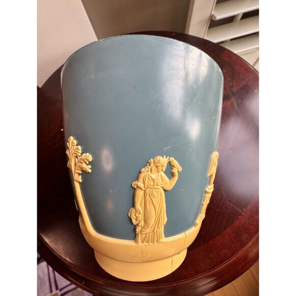 Dialene Better-Maid England Plastic Blue & Ivory Planter With Raised Design 5" V - Picture 14 of 15